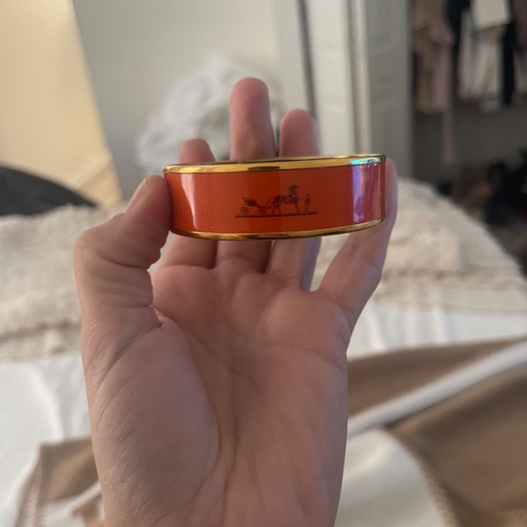 Hermès Caleche Orange Enamel Gold Plated Bangle Bracelet - Picture 4 of 12